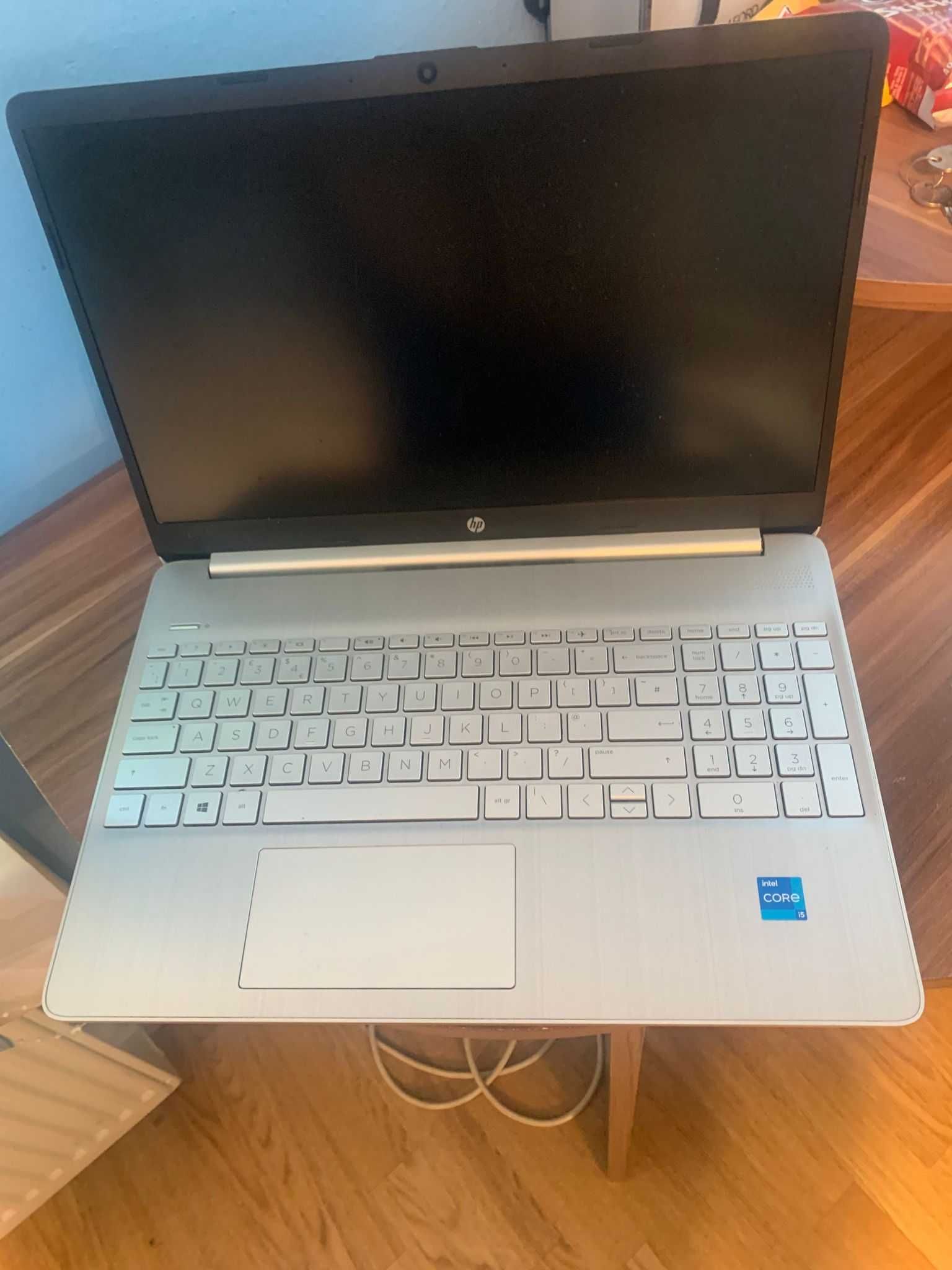 Vand Laptop HP i5 1155G7 impecabil