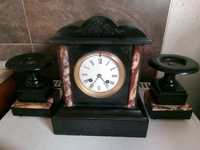 Стар каминен мраморен английски часовник със свещници