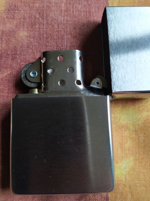 Оригинална бензинова запалка Zippo, нова!