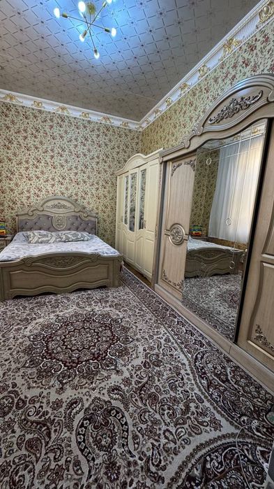 Nazarbek Tekstilda uy sotiladi. Mebellari bilan sotiladi