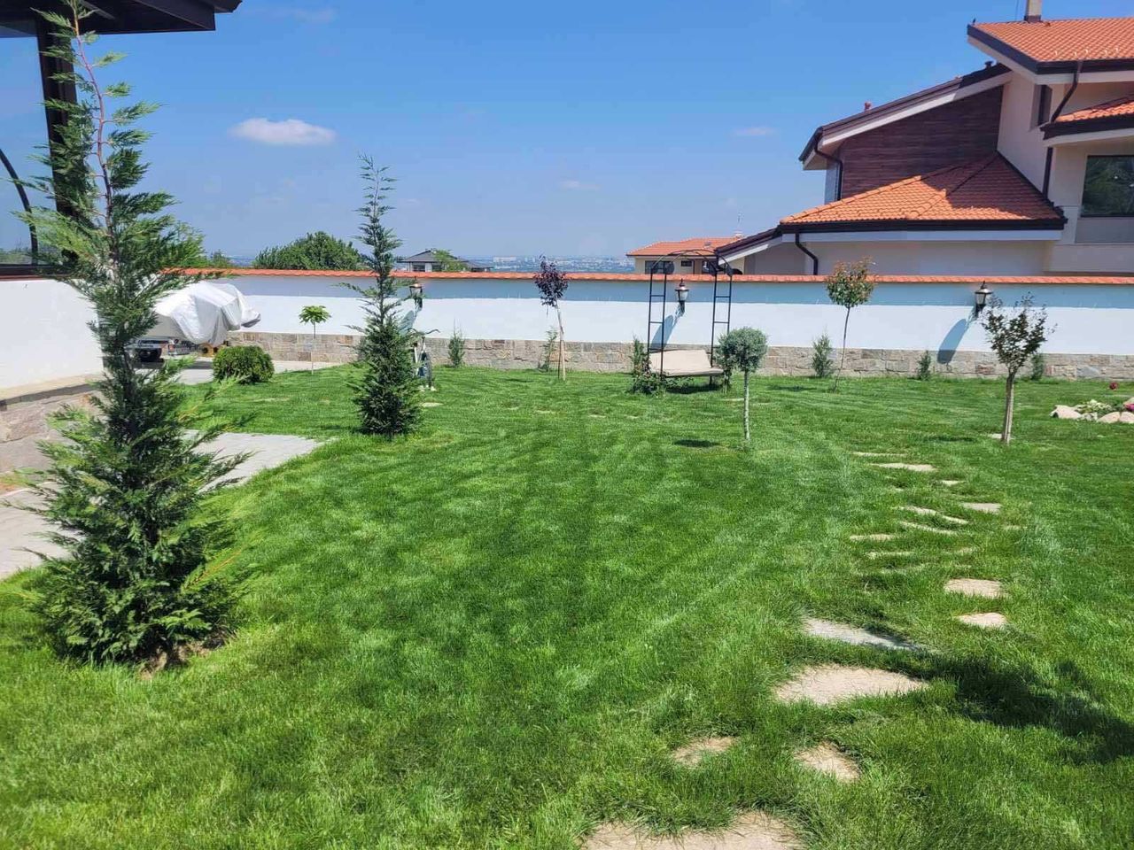 Продава се Къща в с. Марково, Област Пловдив - 400 кв.м за 2125 €/кв.м - Снимка #1