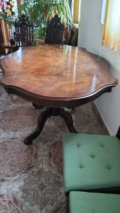 Masa sculptata cu 6 scaune