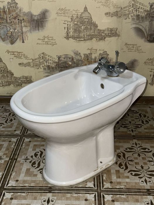 Биде за 15 000 тг — отличное состояние, нужно заменить смеситель