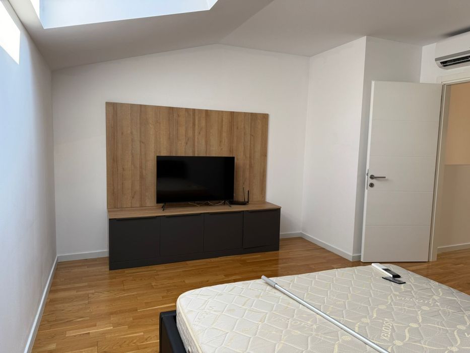 Închiriez vila pipera 5 camere  școală Americana 130 mp