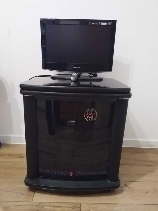 Продается тумба под телевизор