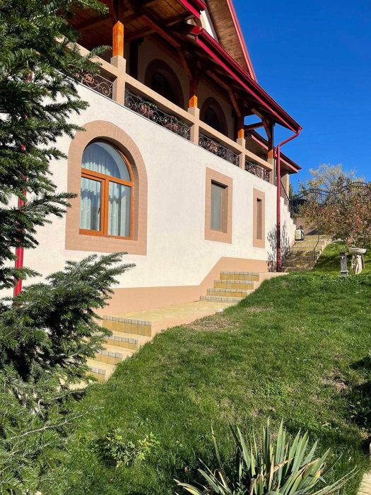 vand vila zona bucium plopii fara sot