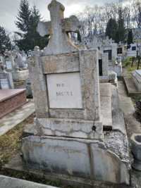 Vând loc de veci in cimitirul din spatele spitalului nou