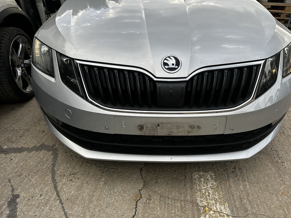 Capotă motor, trager complet ,aripi,faruri ,bara față Skoda Octavia 3