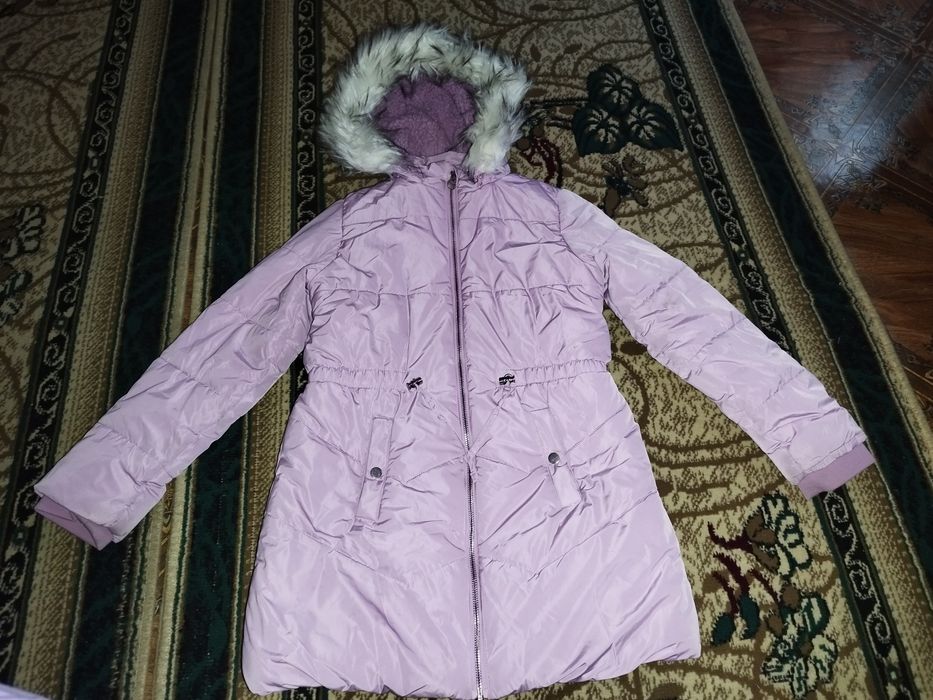 Продам зимнюю куртку на девочку