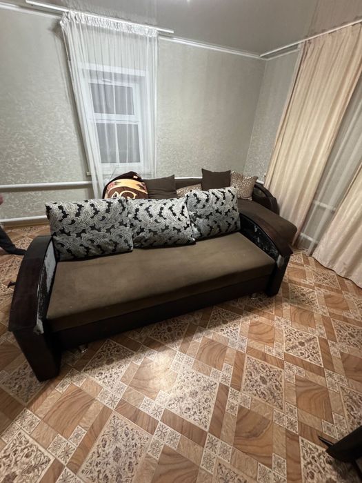 Продам диван с подушками