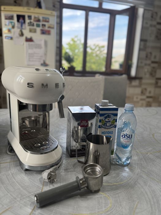 Smeg (рожковая кофемашина)