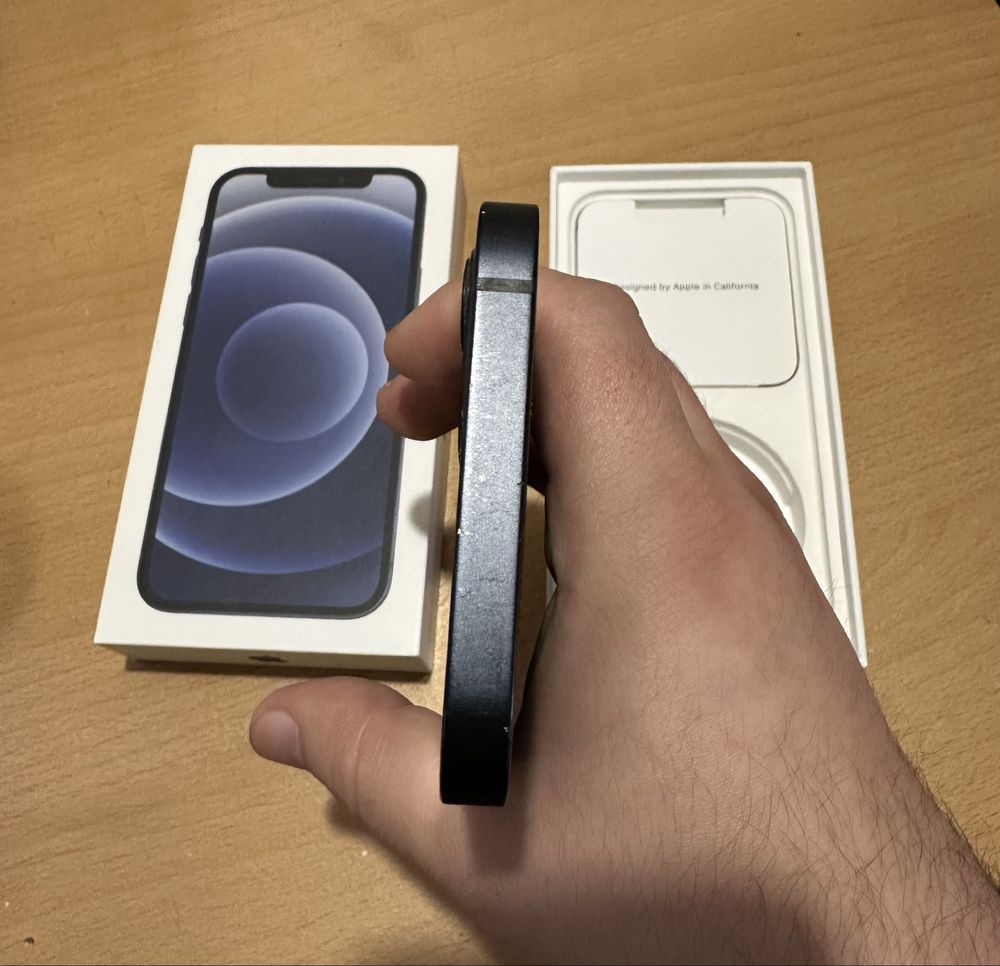 iPhone 12 - Black - 64 GB
