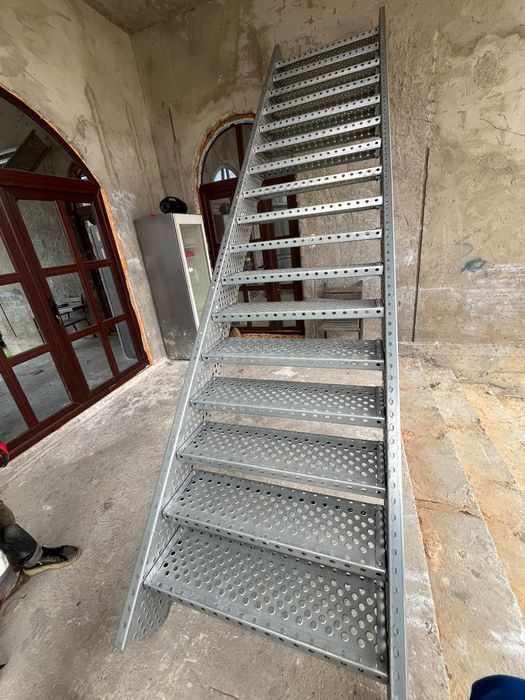 Scari metalice zincate