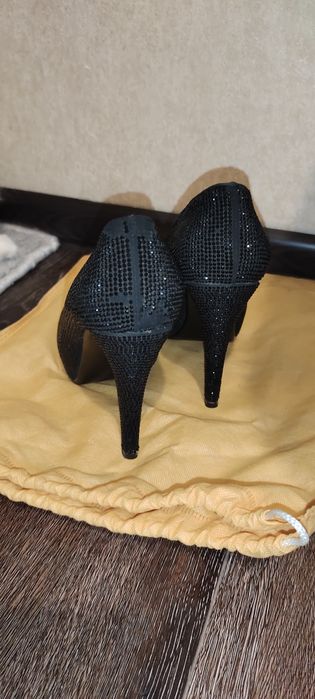 Чёрные лодочки блестящие