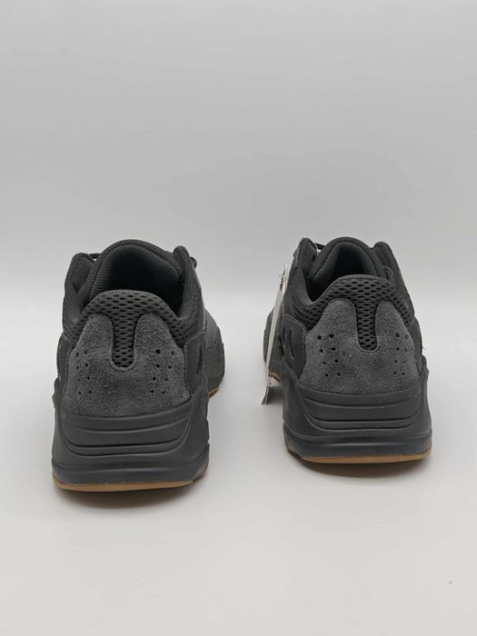 Adidas Yezzy Boost 700