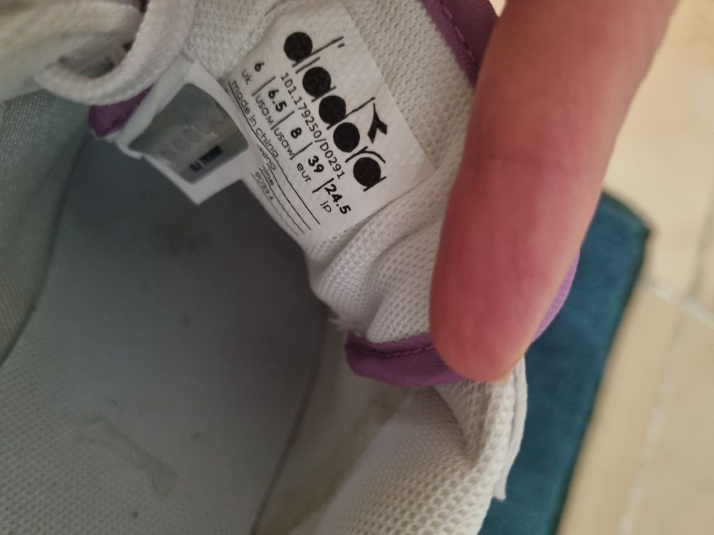 Дамски бели кецове Diadora