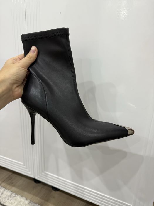 Сапоги с острым носом