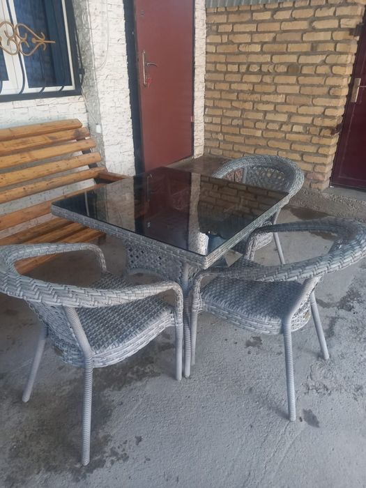 Стол и 3 стула состояние новое