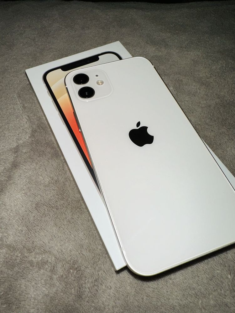 Телефон iPhone 12 64gb