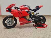 LEGO Technic: Ducati Panigale V4 R 42107, 10 ani+, 646 piese