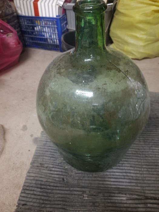 Продаётся бутылку очень старая со времён СССР