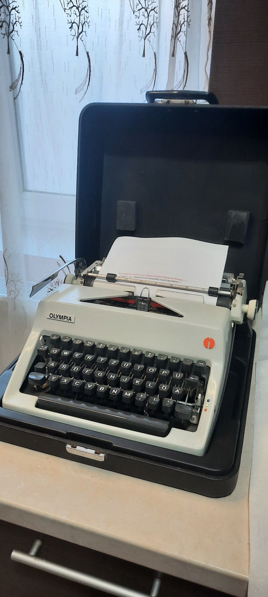 Mașină de scris Olympia impecabilă