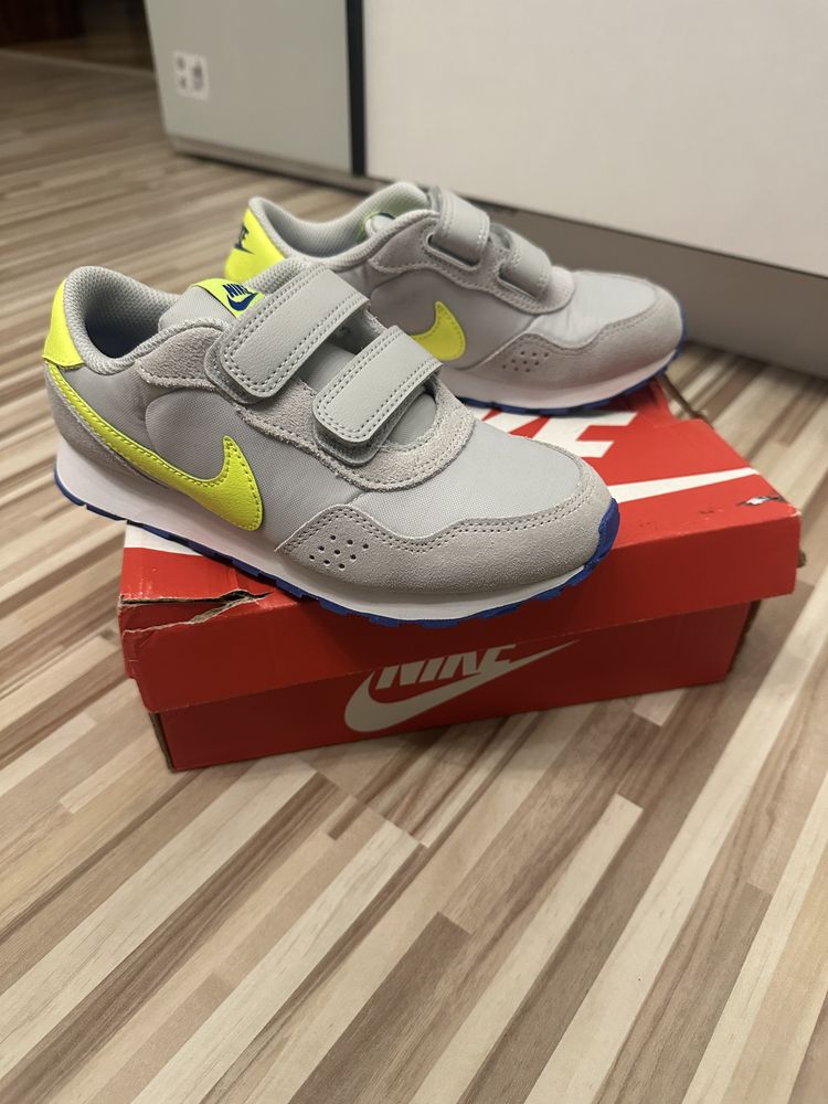 Маратонки NIKE