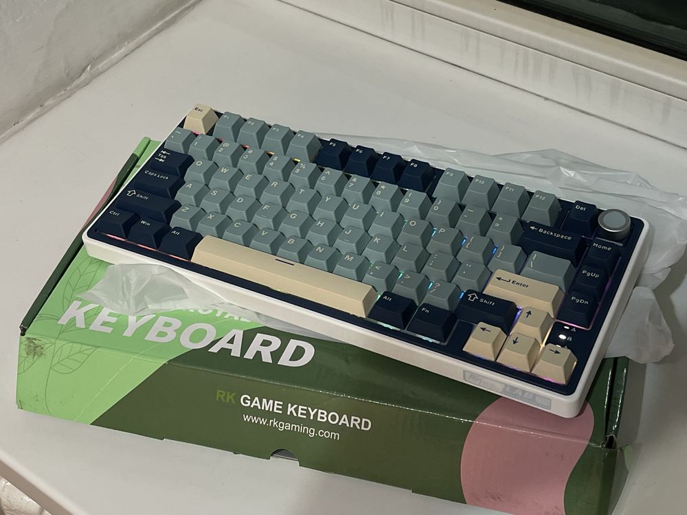 Продам клавиатуру «Royale Kludge R75pro»