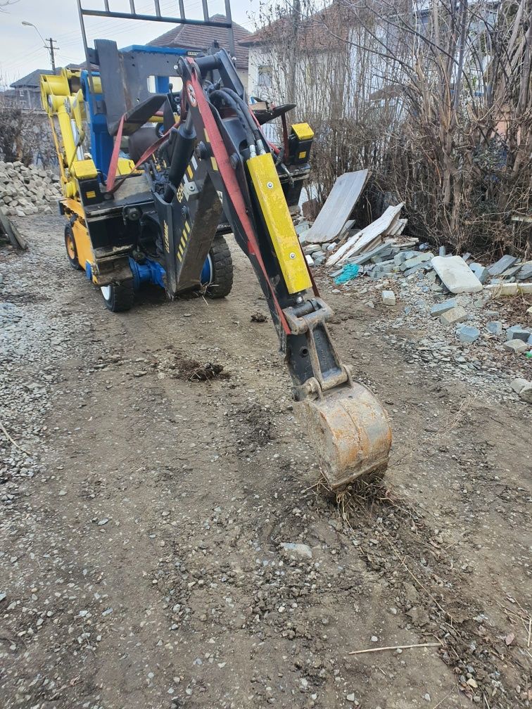 Închiriez miniexcavator motostivuitor,bobcat.