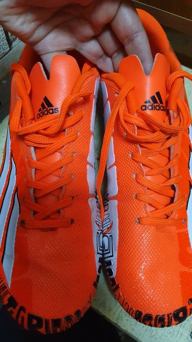 Бутсы оригинал фирмы Adidas отличном состоянии.