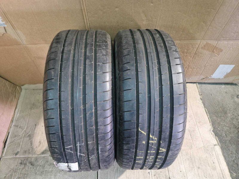 2 Goodyear R17 235/55/ 
летни гуми  DOT03117