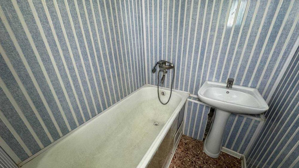 Фрунзиский KIUF 5 қаватда 2 хонали квартира сотилади.ID: 1497