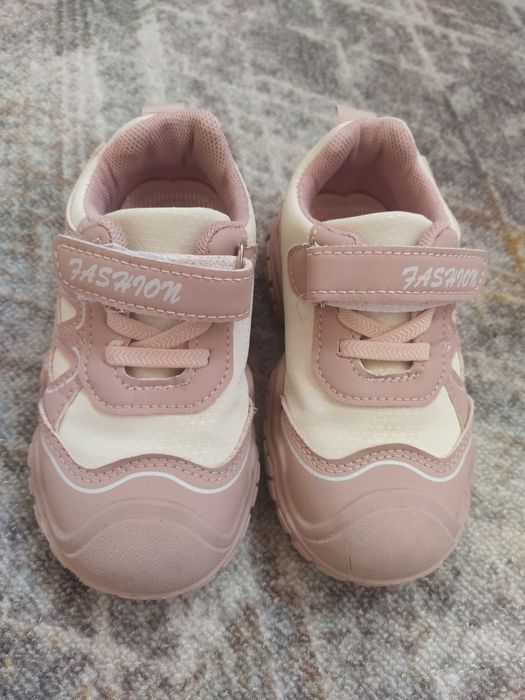 Детская обувь на девочку