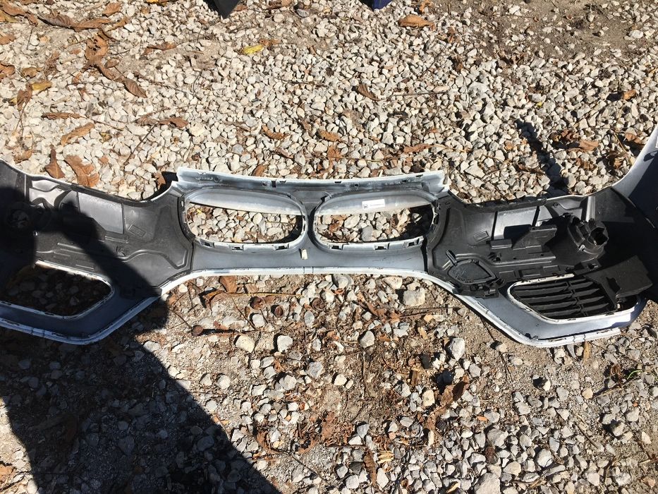 Оригинална Предна броня и Десен фар за Bmw X1. F48. 2015-