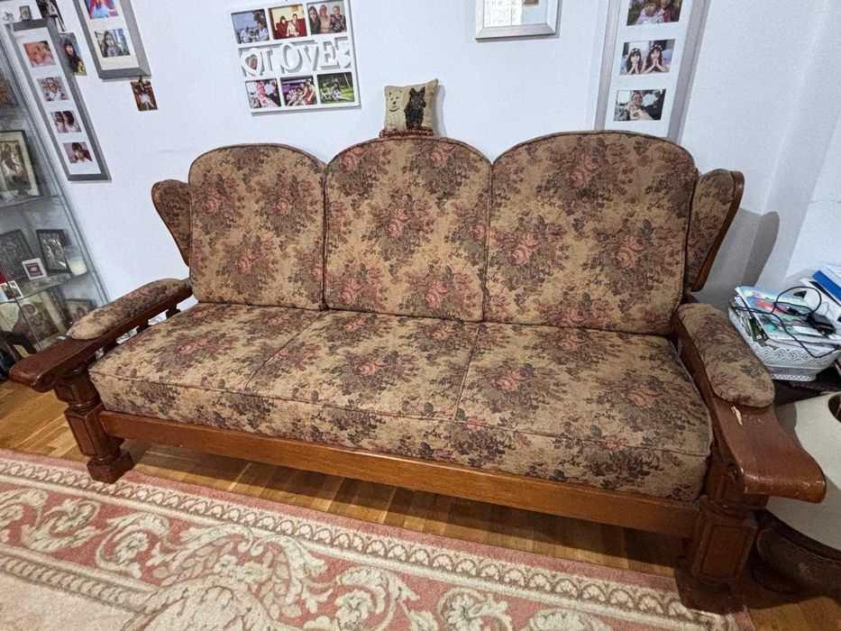 Mobilier living - stare foarte bună, lemn masiv, preț ușor negociabil