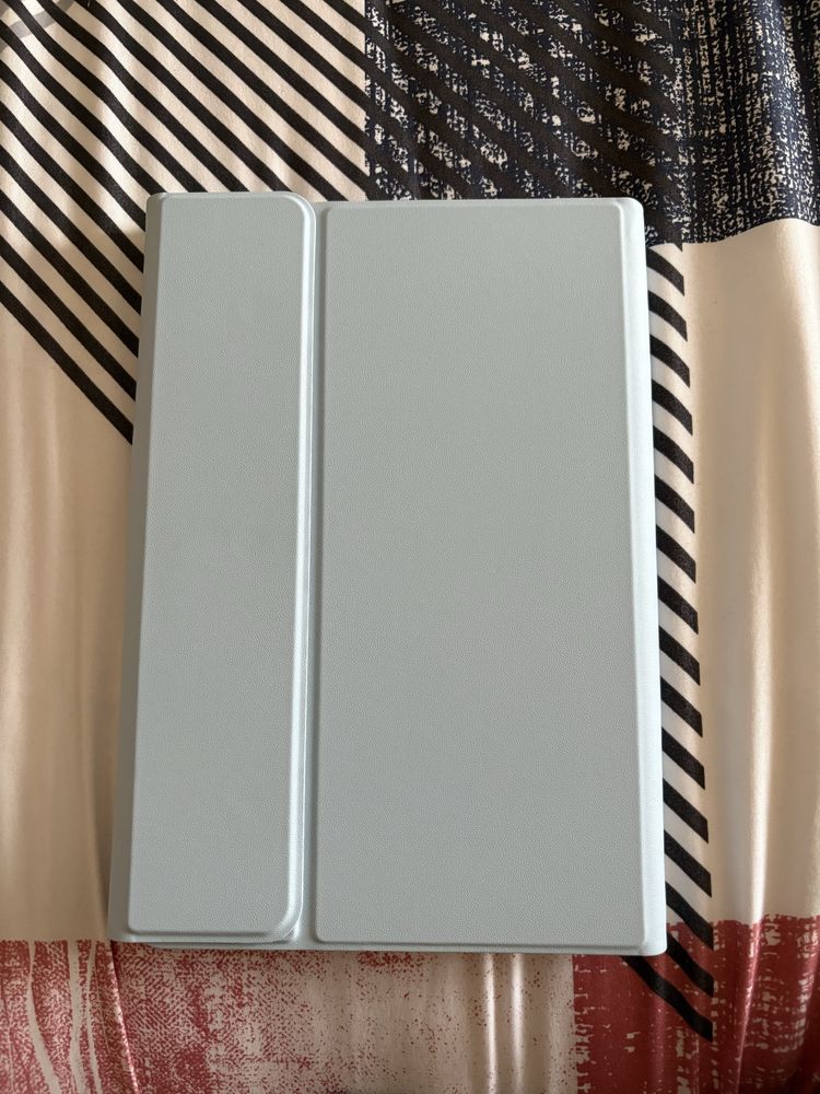 Husa cu tastatura Lenovo Tab M10 Plus