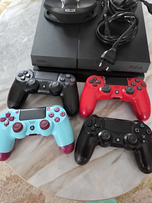 Playstation 4 – 500GB + 4 Controllere+Stație Încărcare–Stare Excelentă