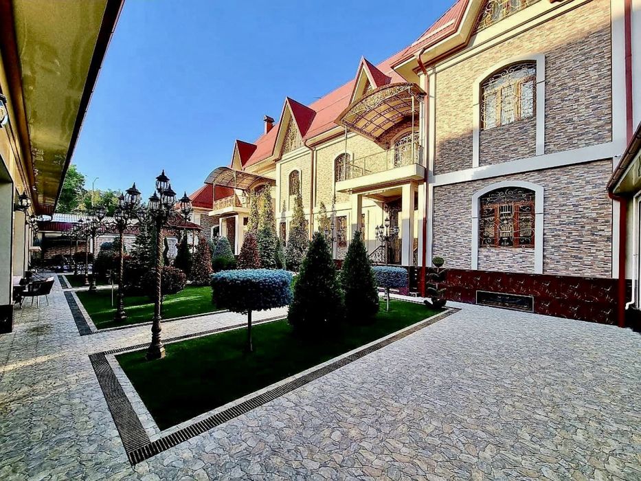 Огромный дом для большой семьи с 12 комнатами!