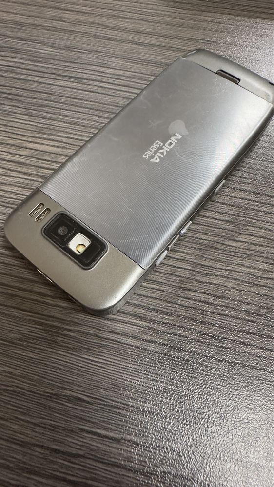 Телефон Nokia E52