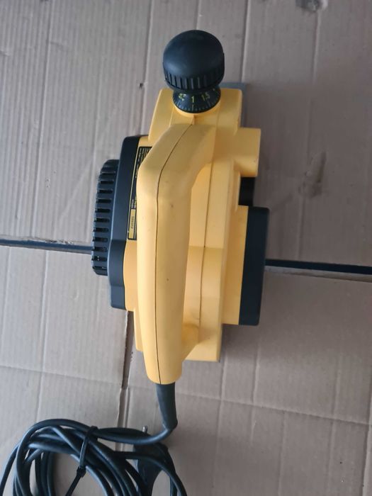 Rindea electrica Dewalt 600 wati