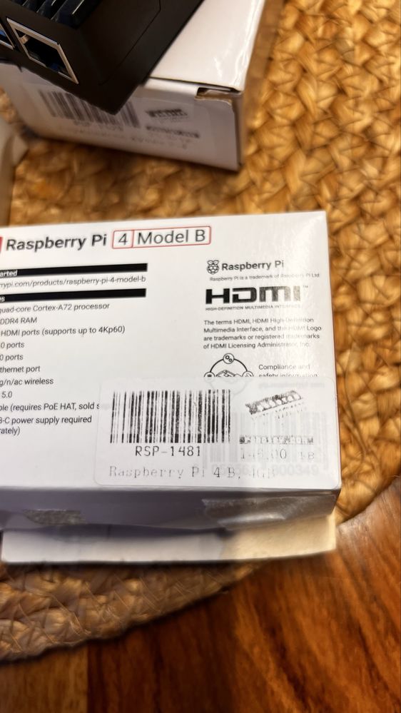 Raspberry Pi 4 + оригинално зарядно + алуминиева кутия + кабел hdmi
