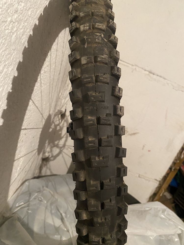 Janta mtb 29 spate complet echipata cauciuc schwalbe