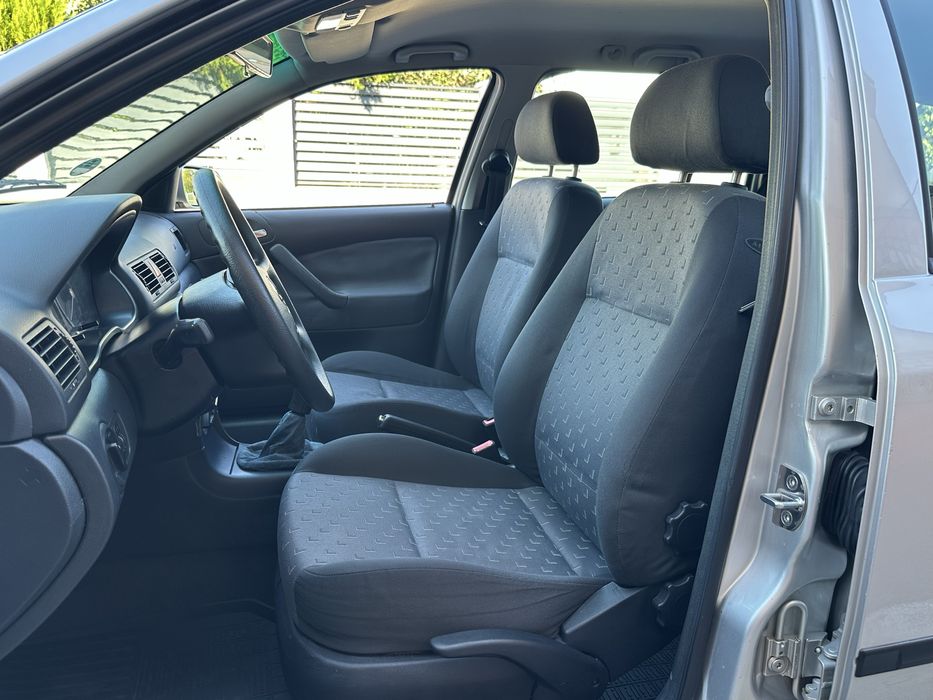 Skoda Octavia / Ambiente/ 1.6i 102Cp /AC/ Scaune incalzite/ ACTE LA ZI