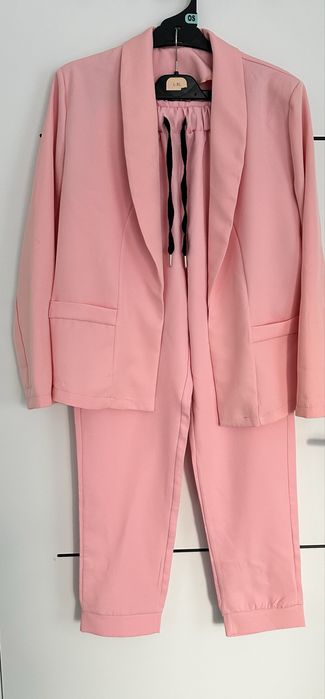 Комплект сако и панталон