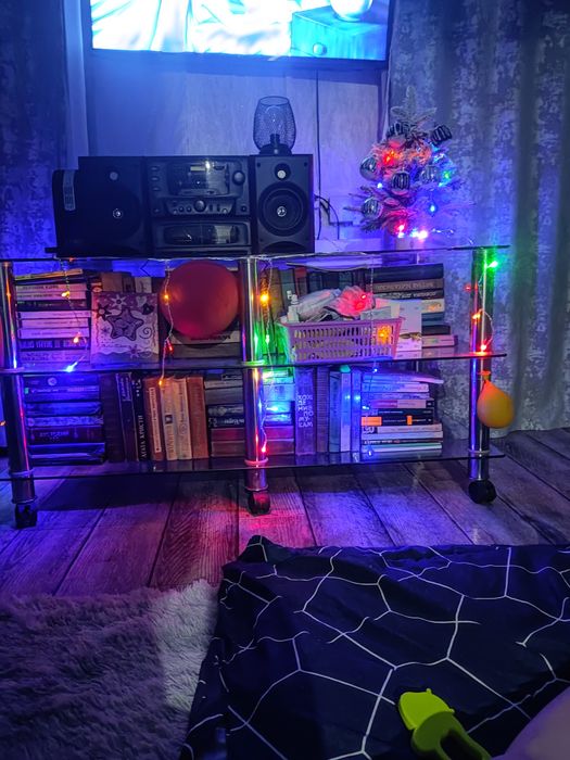 Продам стеклянный стол