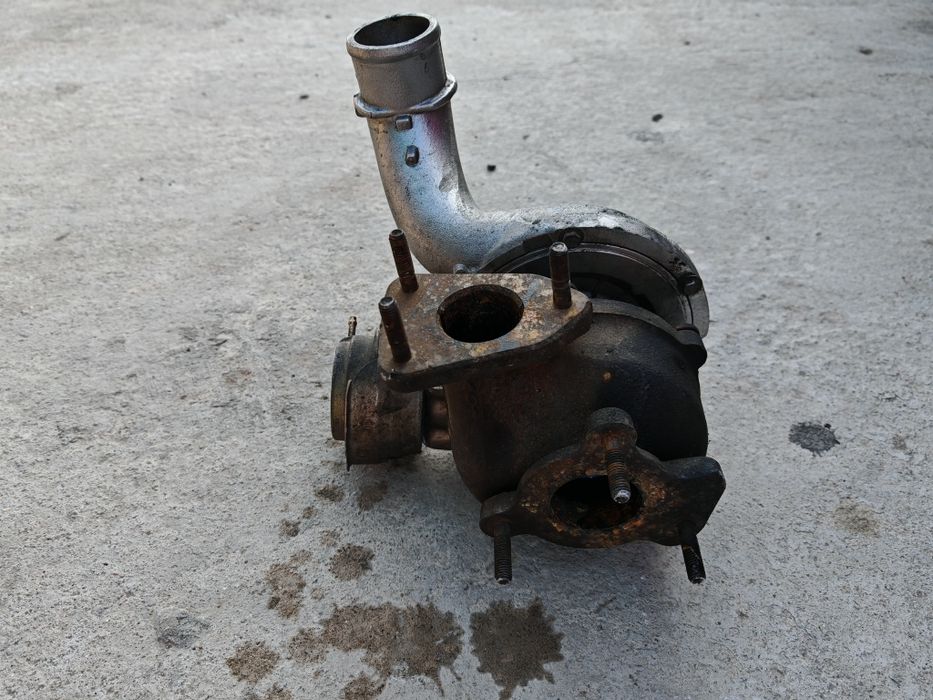 Vând turbo Opel vivaro 2.5