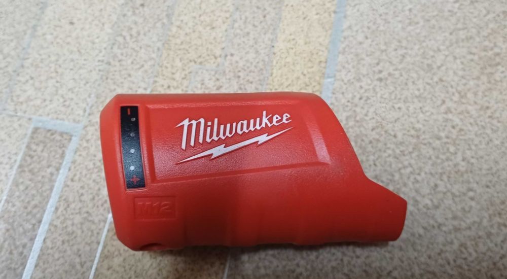 Milwaukee incarcator compact