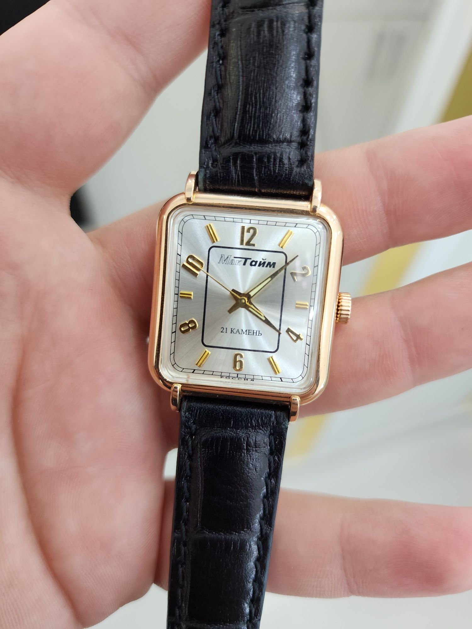 Продам золотые часы Мактайм, Российские.                
Российские