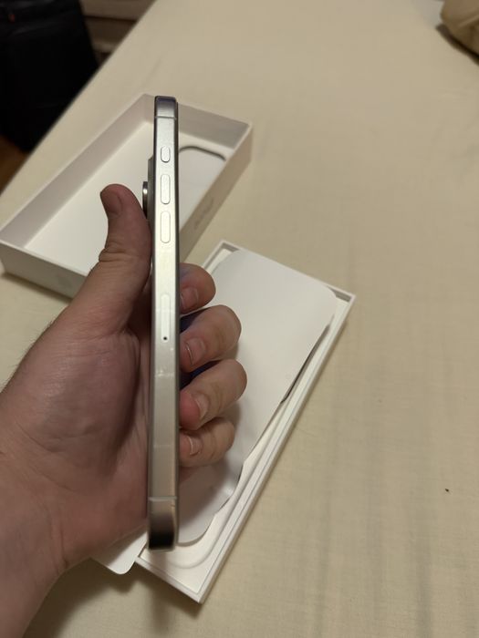 Iphone 15 pro max White Titanium.