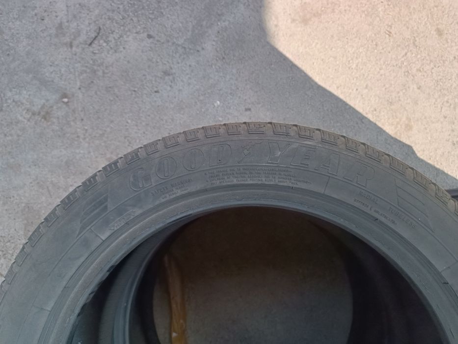 235/50/19 goodear